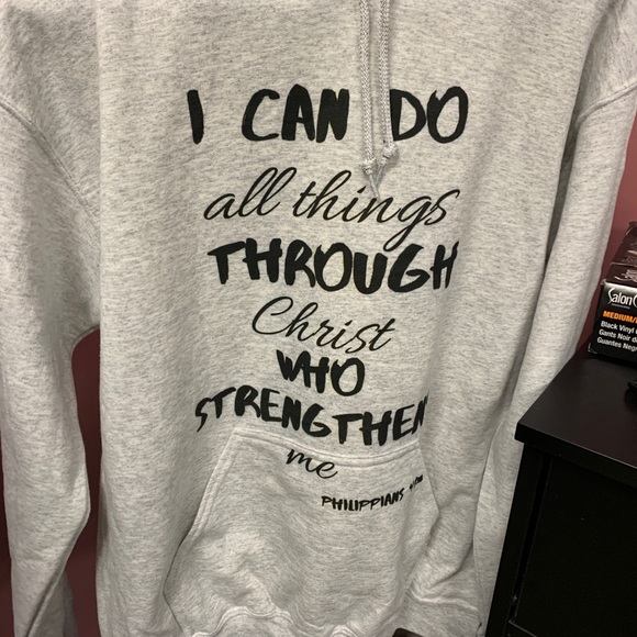 Sweatshirts and tee shirts - Picture 2 of 5